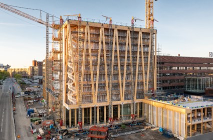 The solid glulam beams are clearly visible towards the street. The solid glulam beams are clearly visible towards the street.