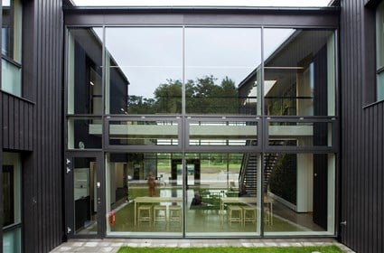 The glazed entrance building connects the two main office buildings.
