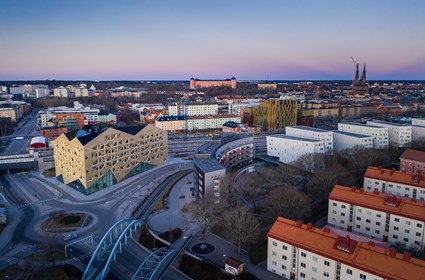 According to the architects at Utopia, the various facets of the building reflect dif-ferent aspects of the Uppsala region.