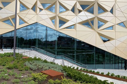 Juvelen is surrounded by stairs, squares and bicycle parking which make the area a welcoming and pleasant environment.