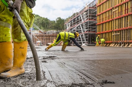 After almost a year of testing and documentation, Skanska was able to start casting Green concrete at Hamnbanan in Gothenburg.