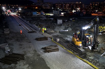 During the Easter weekend, we connected the temporary tracks that will be used by the trains while Hamnbanan is being built.